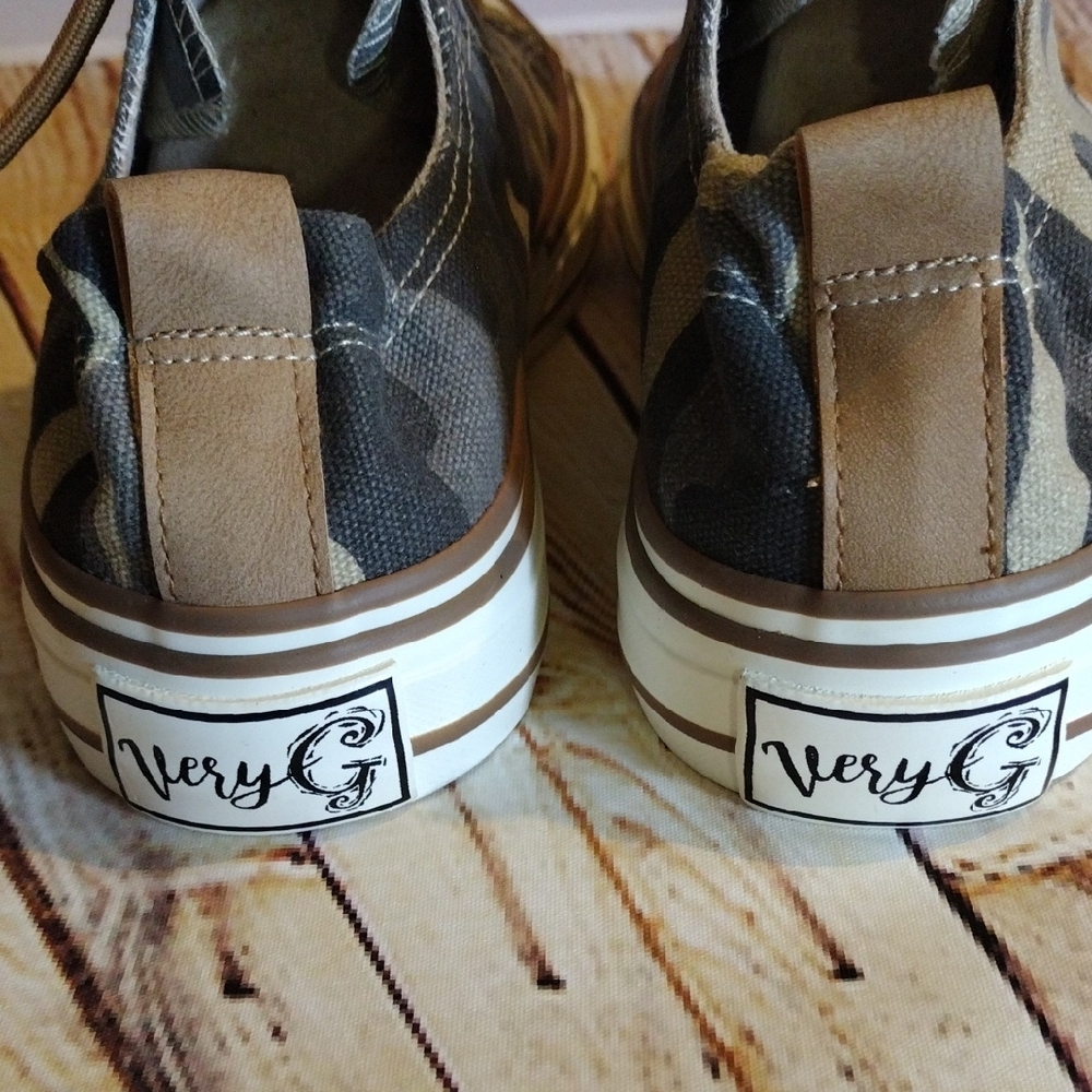 Very G Brown Camo Sneakers Canvas Low-Top Size 9 Women's - Picture 6 of 10